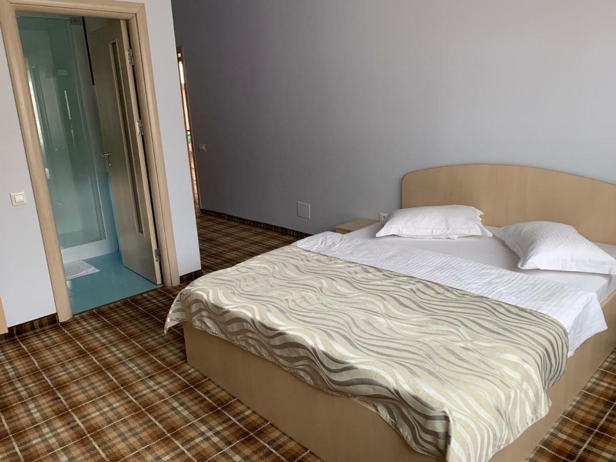 Vila Curcubeu Hotel Buşteni Buitenkant foto