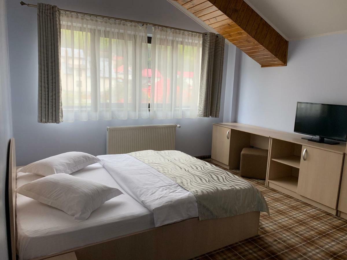 Vila Curcubeu Hotel Buşteni Buitenkant foto
