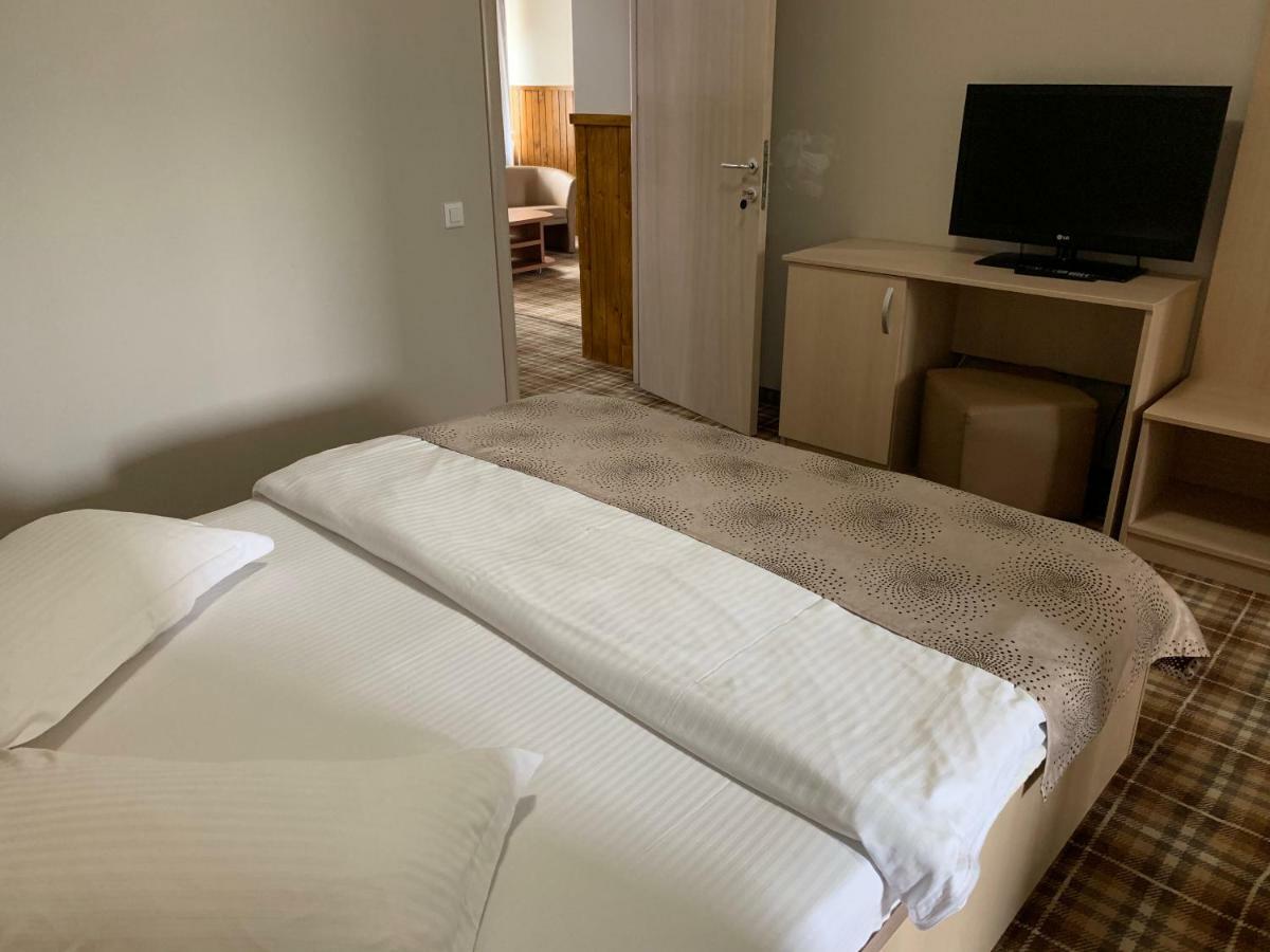 Vila Curcubeu Hotel Buşteni Buitenkant foto
