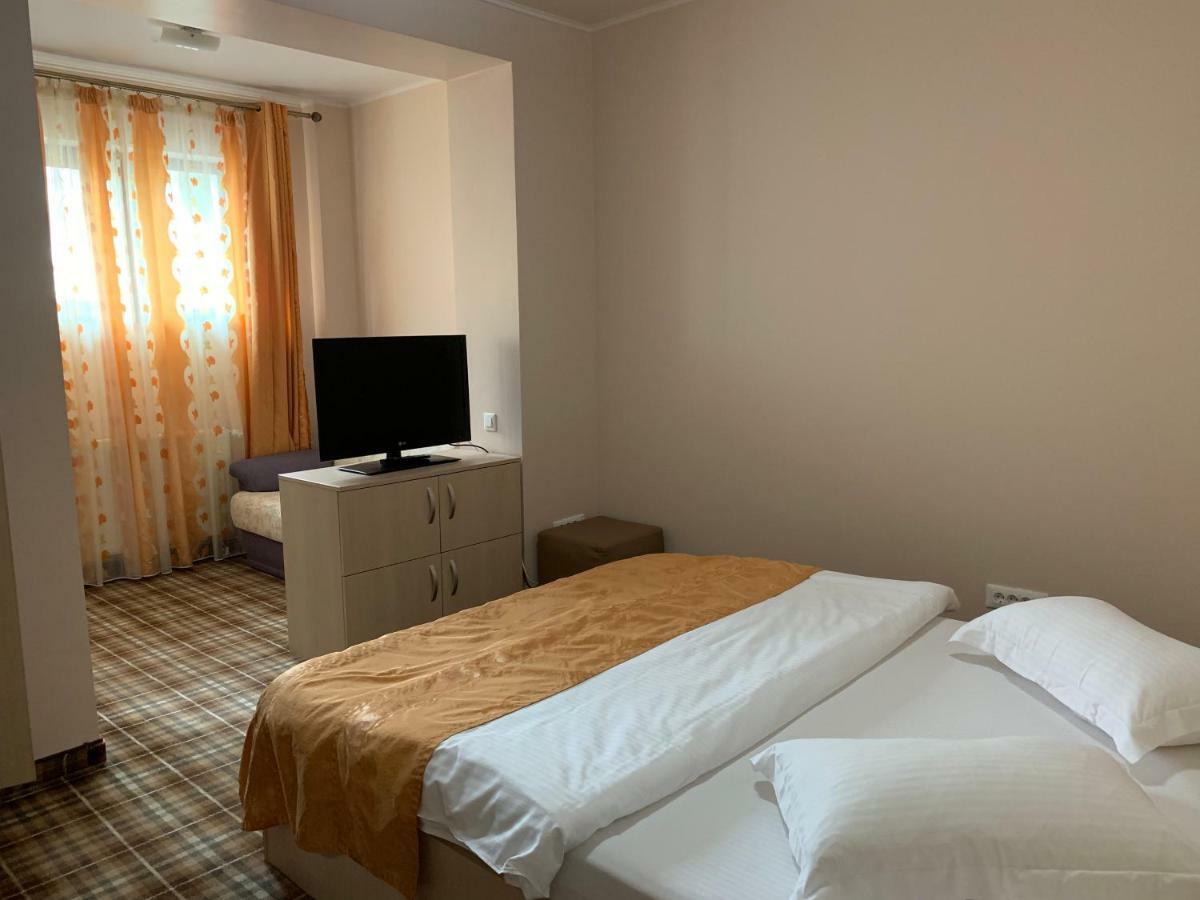 Vila Curcubeu Hotel Buşteni Buitenkant foto