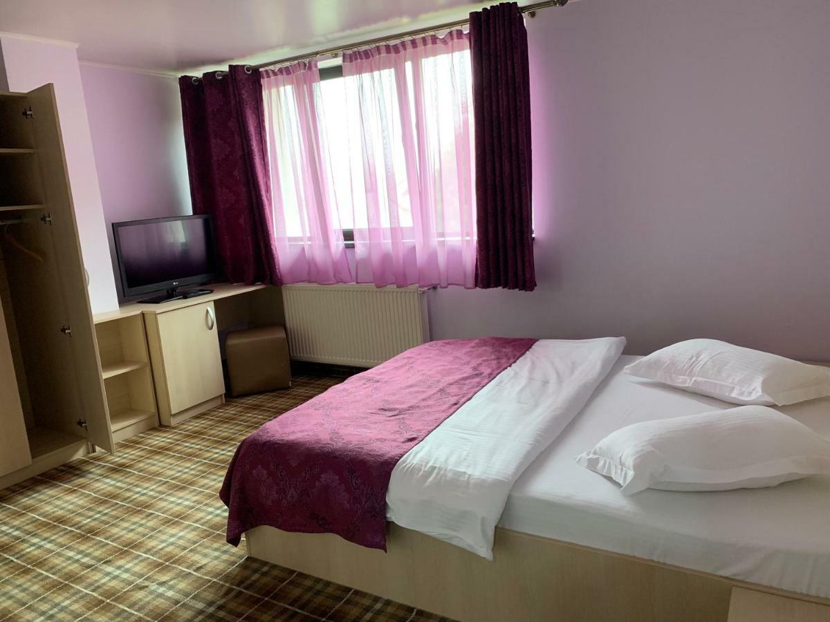 Vila Curcubeu Hotel Buşteni Buitenkant foto