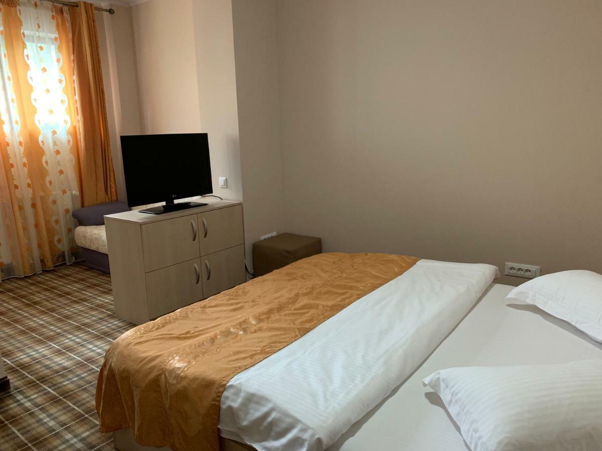 Vila Curcubeu Hotel Buşteni Buitenkant foto